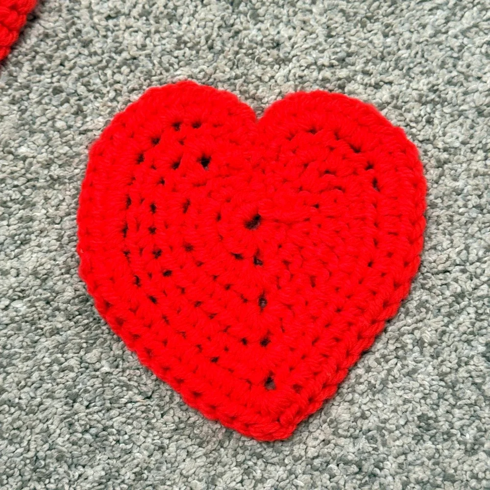 Handmade Heart Crochet Coasters Table Centerpiece Red White 5 Piece Yarn Set